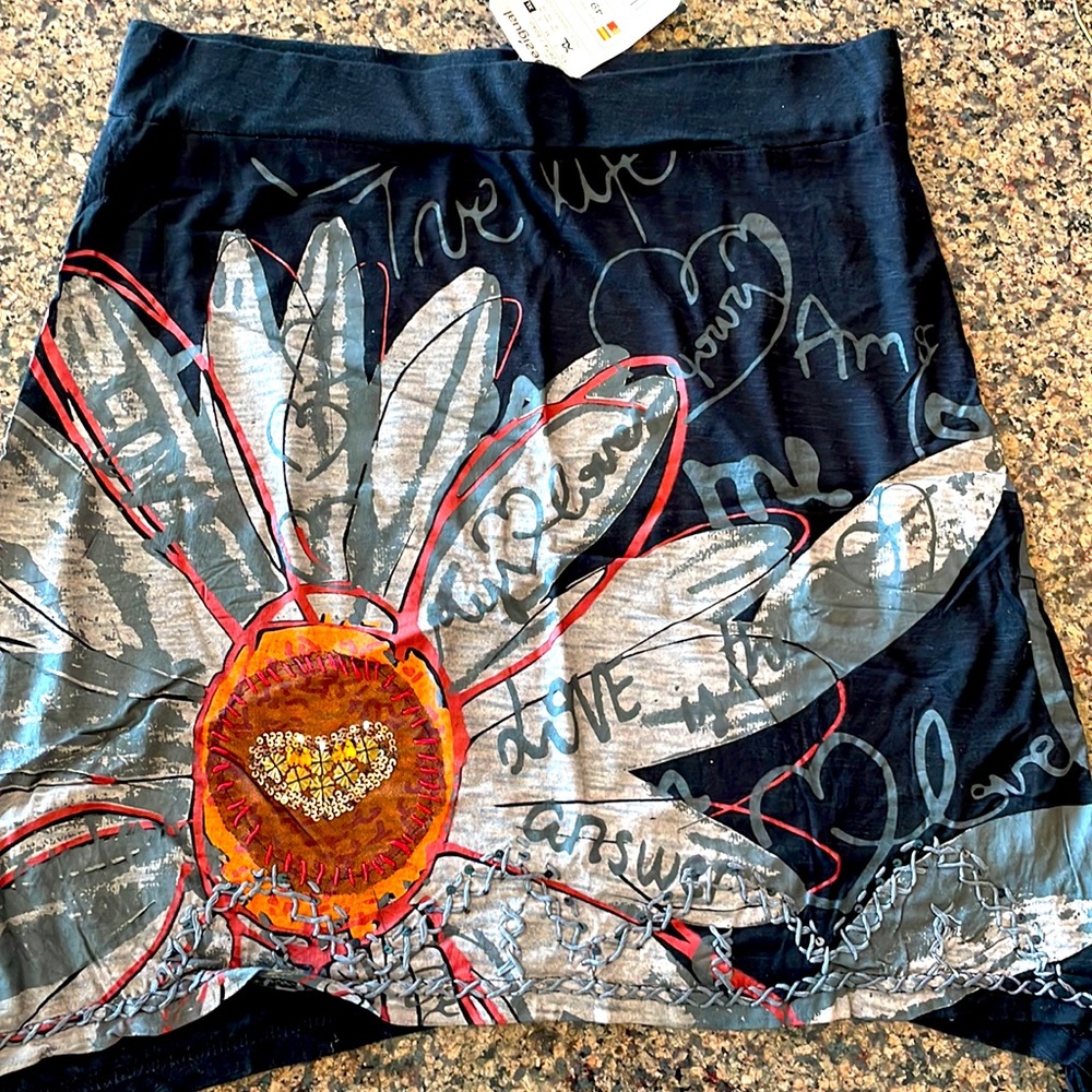 NWT Desigual skirt. Women’s size XL.